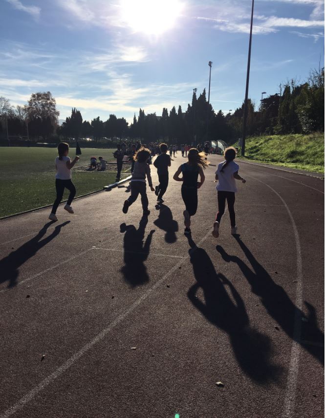 Coureurs en contre jour